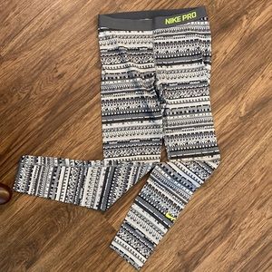 NIKE PRO LEGGINGS - LARGE